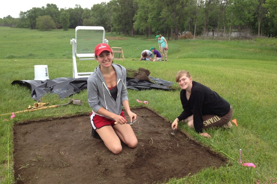 Photograph of Students in the field at Aztalan Field School, 2013